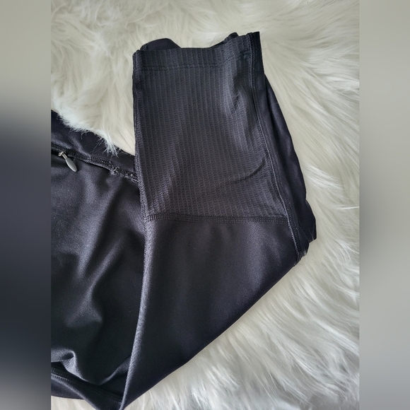 Under Armour Women Black Compression Run  Leggings, Size Medium (26) - Picture 5 of 7